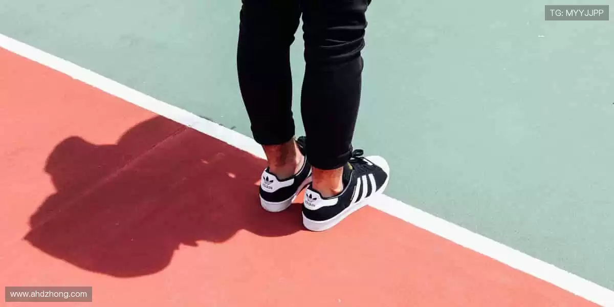 👟潮流装备，个性定制！从球鞋到球衣，打造专属你的运动风格！🎾